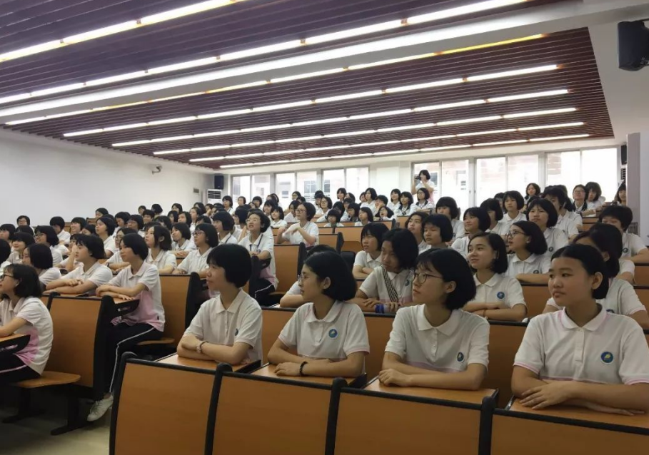 初中女生自以为很“仙”的行为，在老师眼里却很“俗气”