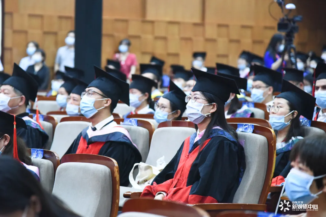 山东大学举行2020年研究生毕业典礼暨学位授予仪式