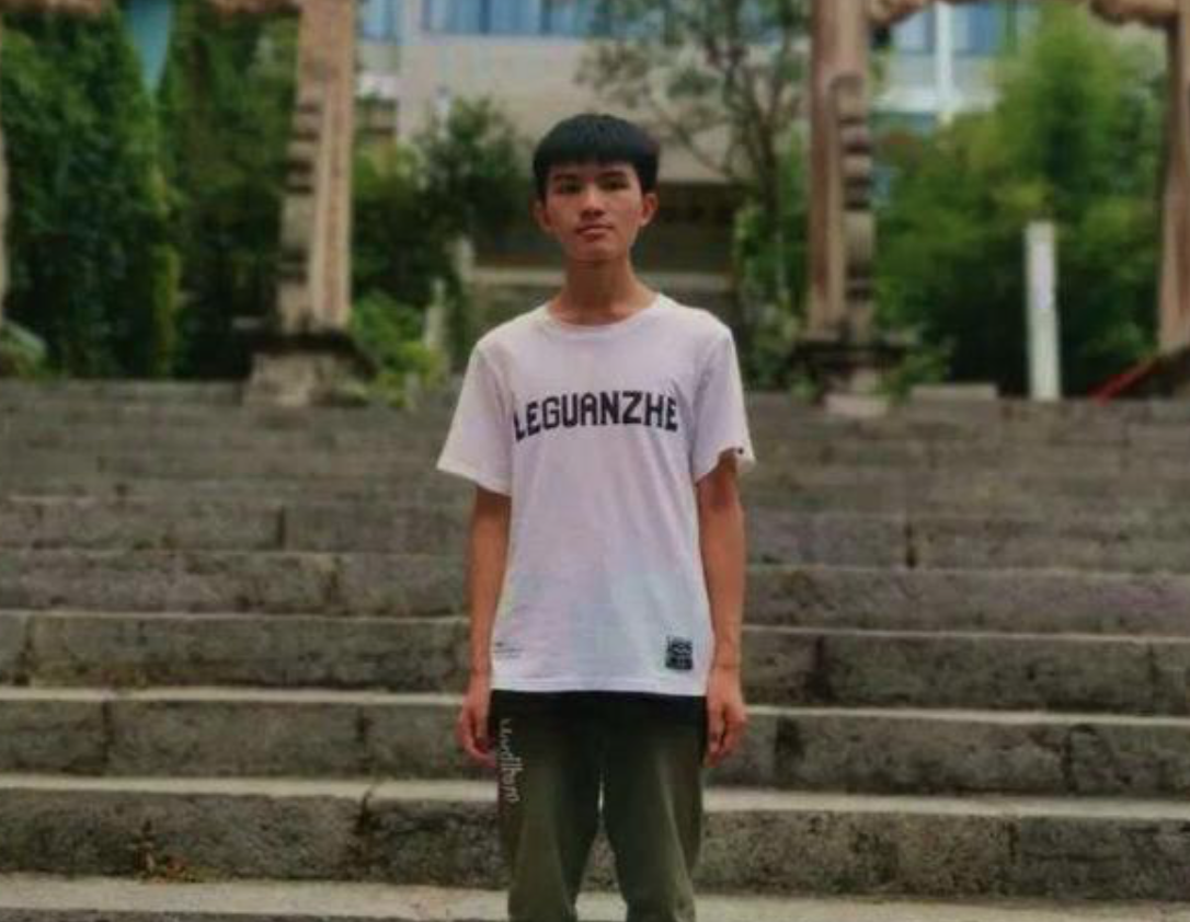 寒门状元694分被清华录取，说，身后是大山，只有努力