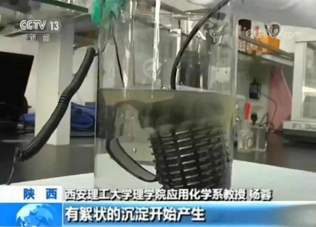 “神奇”水疗仪泡脚 清水变污水是体内排毒？真相是……