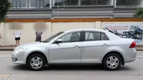 珠海女大学生刚拿驾照，开车回校途中撞死老伯！车上两同学却说没看见！