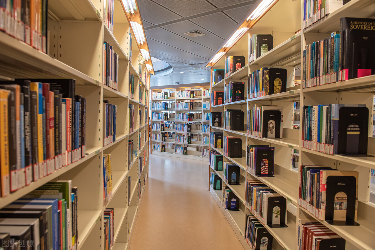 正是大学里面的图书馆,帮助很多人在这里找到了另外一个自己,开创了