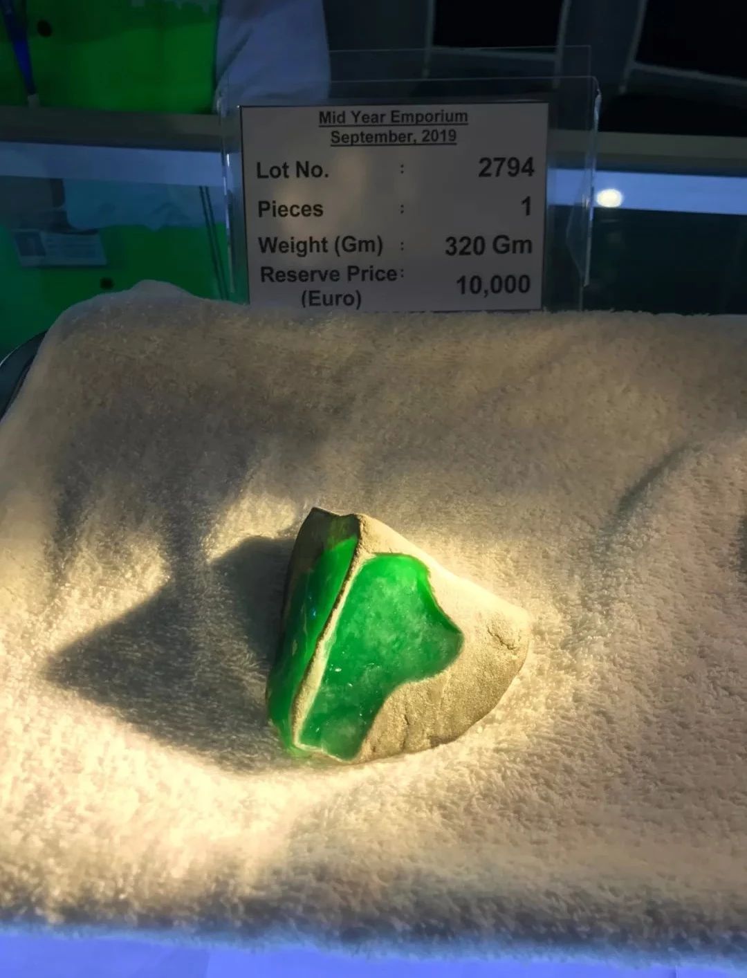 翡翠原石十大场口深度解析：掌握产地特征，提升选料成功率