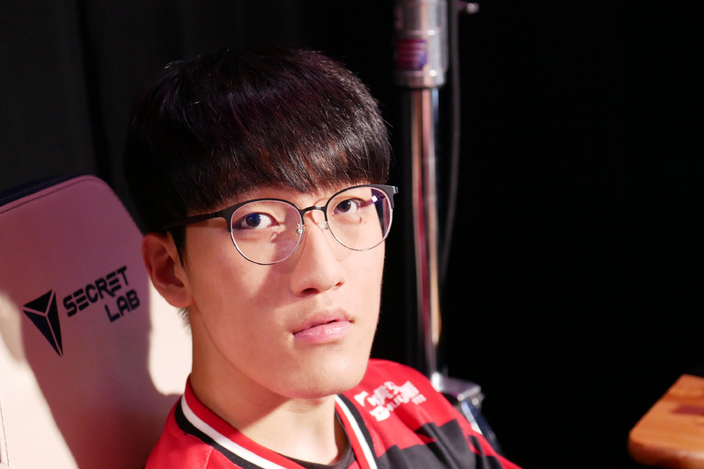 接连掀翻小组第一(s9放大镜:grf两度掀翻g2,赛前