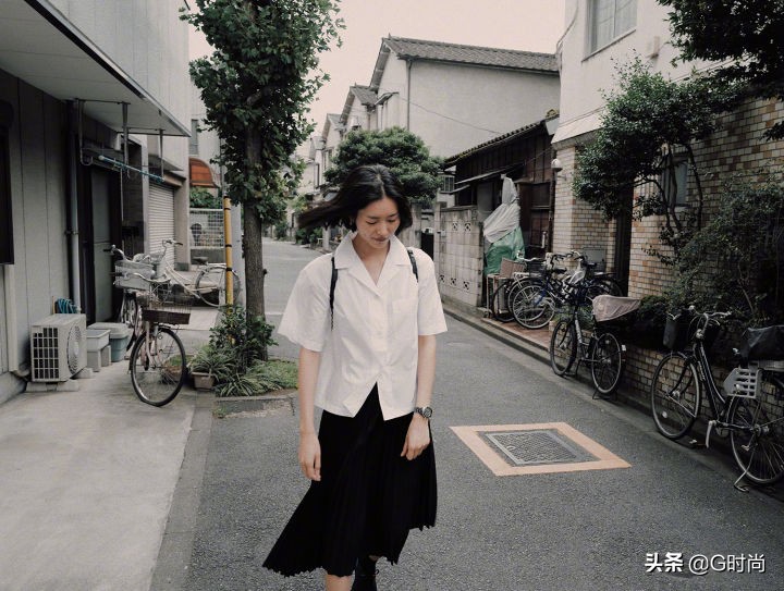 时髦的"三好学生"刘雯 跟表姐做校园里最时髦的"学生妹"