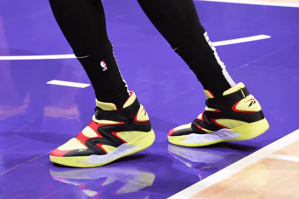 nba穿李宁鞋的球员有哪些（NBA球员上脚：詹姆斯2双签名鞋，巴特勒穿李宁驭帅14？）