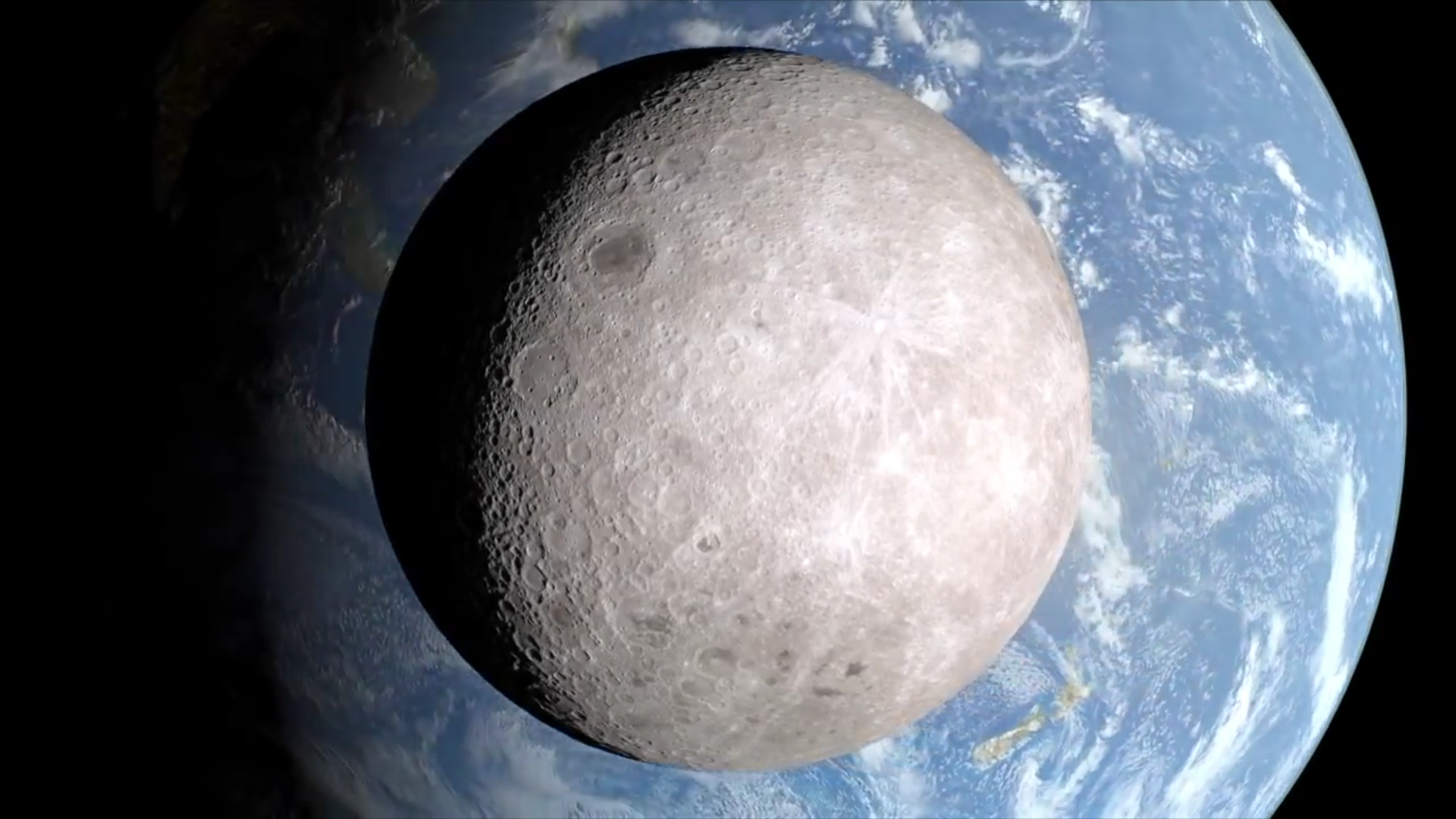 月球正反对比相差巨大:月背千疮百孔,背后有何秘密?