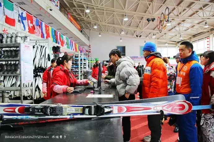 单板滑雪u型场地图(哈尔滨帽儿山高山滑雪场，滑雪发烧友驰骋的乐园)