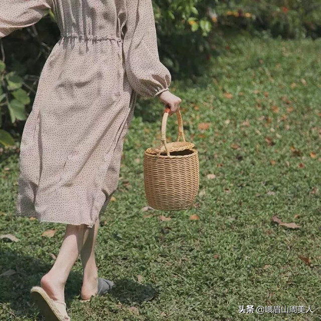 今年的连衣裙，心动指数爆表！显瘦显高巨好看！你会搭了吗？