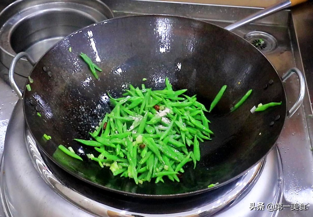 芸豆的做法大全家常，芸豆炒肉的家常步骤