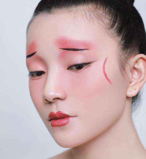 日本古代美女妆容(中唐时期女子的妆容是怎样的？很多人觉得“丑”，但我觉得很美)