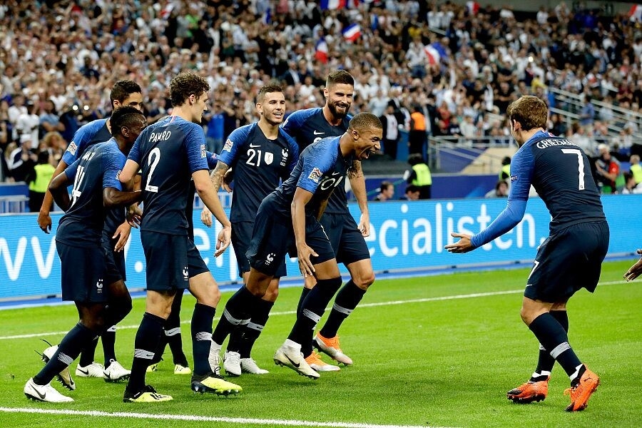 世界杯为什么是法国冠军(这就是法国为何能拿世界杯冠军的原因，队友情谊大于一切！)