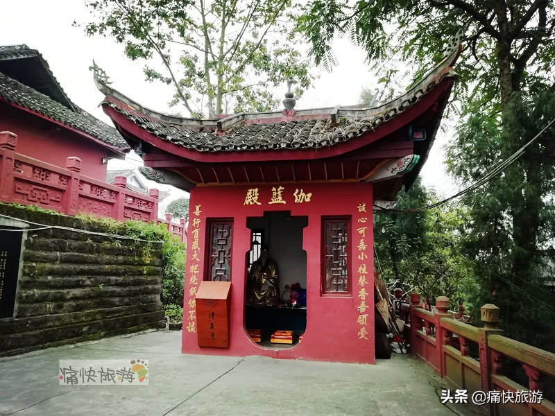 嘉陵江畔的南充清泉寺