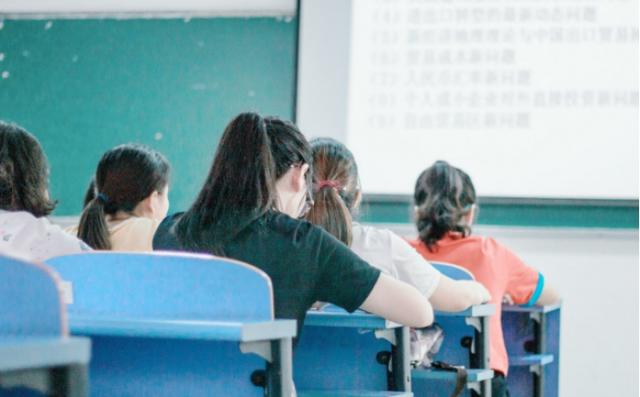 国内大学校友会排名，第一名稳坐14年，上海交大成功跻身前三