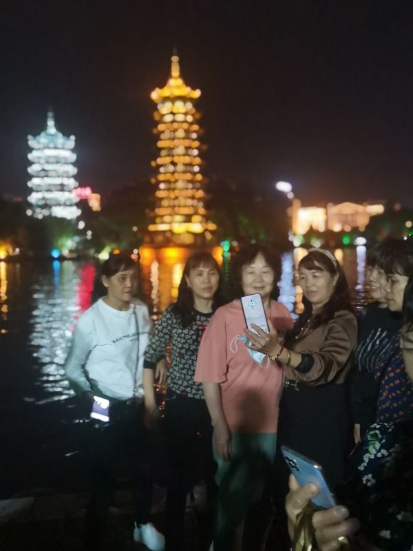 波光粼粼，遥相呼应的日月双塔，它是中国的名塔，更是桂林之最