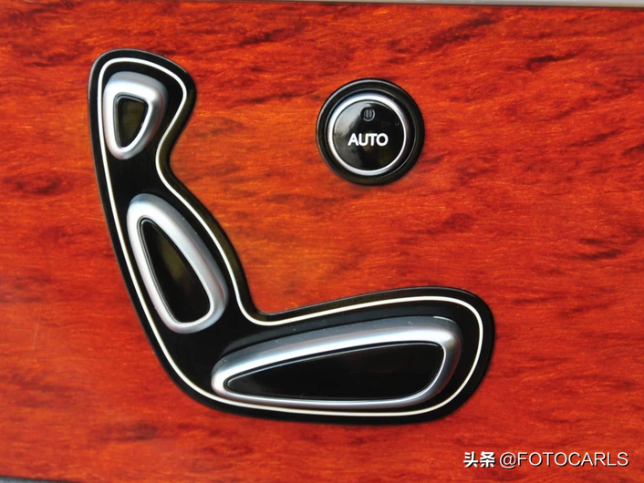 128万总统座驾，现代雅科仕5.0L V8旗舰实拍，网友：差红旗太多了