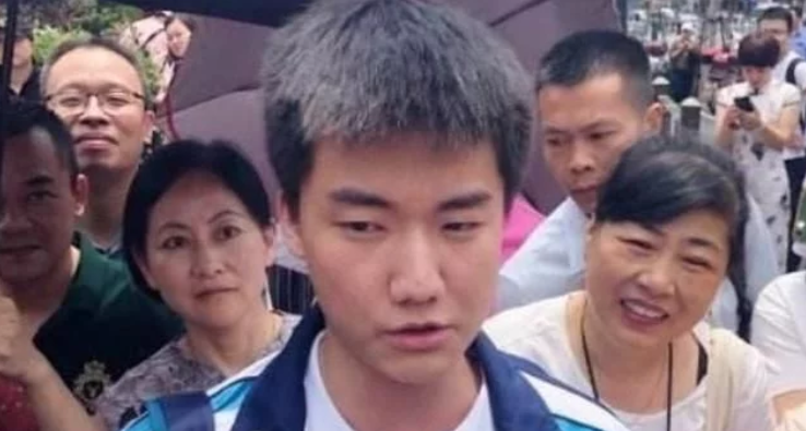 去年高考结束笑称试卷简单，提前15分钟交卷的考生，后来怎样了？