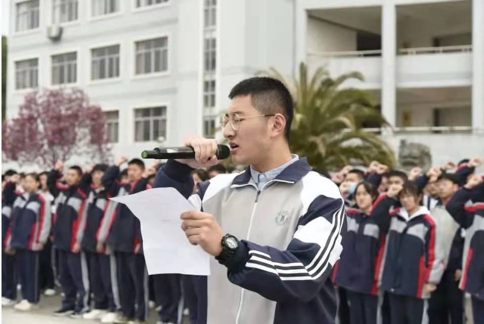 高考100天倒计时：多地举办百日誓师大会，差生抓住机会逆袭