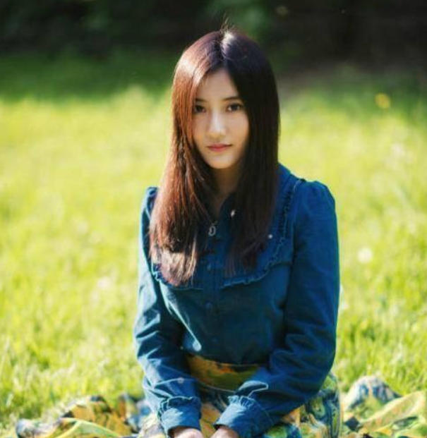 ​清华大学状元校花，堪称行走的招生简章，网友：我要复读考清华