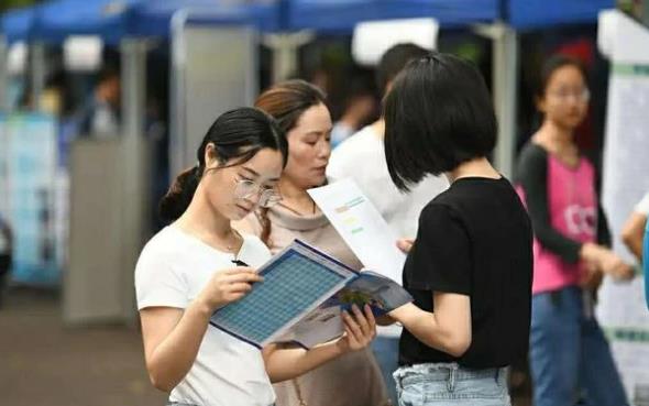 广西高考捡漏王太会报志愿了，556分被上海交大录取，现在咋样了