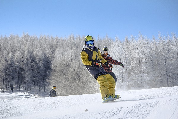 滑雪初学者滑什么雪质（“小白”看过来！你准备好滑雪了么？）