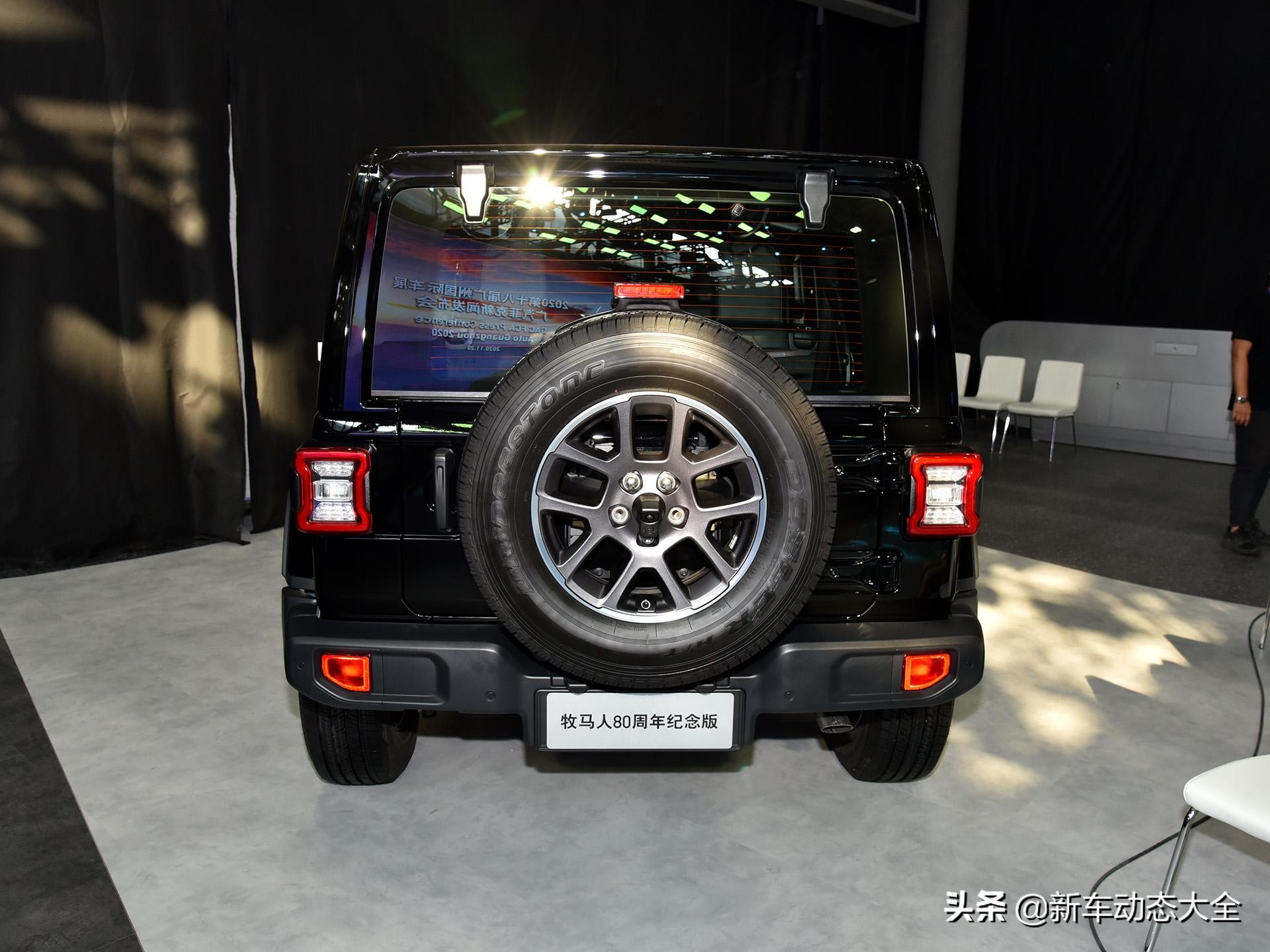 2.0T高达400牛·米，进口越野SUV，3米轴距硬汉四驱，实拍牧马人