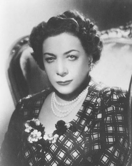 伊朗末代美艳王后！国王宠翻送天价珠宝，却因无法生育被流放