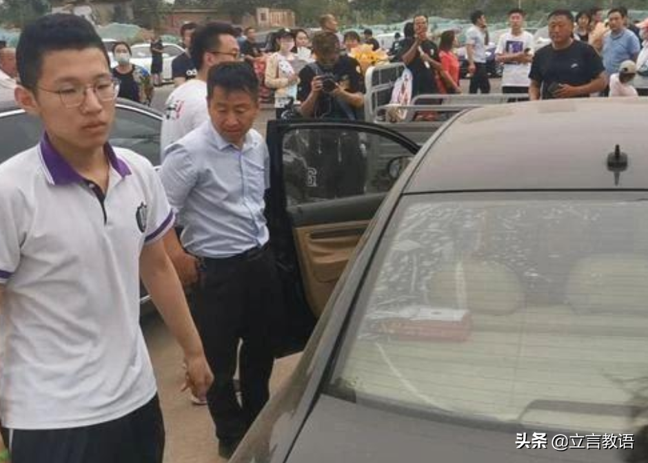 衡中“土猪”张锡峰，高考完坐“豪车”回家，能代表农村孩子吗