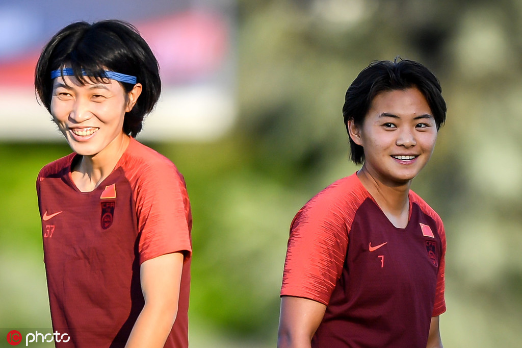 99年女足世界杯谁先进球(「玫瑰战将」几经坎坷却百折不回 多面手王焱