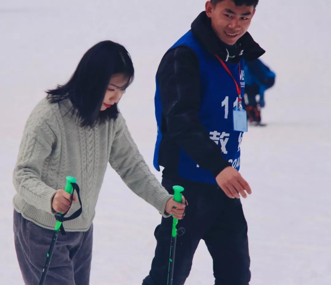 哪里滑雪便宜(滑雪很贵吗？告诉你们一个地方只要100元就可以畅滑一整天)