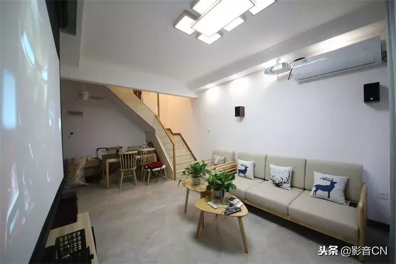 精巧布置,震撼体验,达尼书架箱打造极简风格、复式型影院