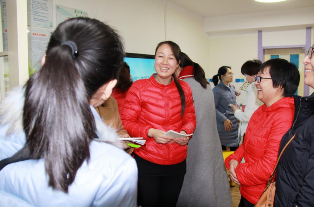 家长和老师如何配合才能让孩子快乐成长？在我看来，做到4点就行