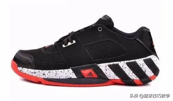 06年世界杯阿迪宣传图人物(Adidas 做了一系列三国五虎上将配色，太帅了吧，罗斯是关羽)