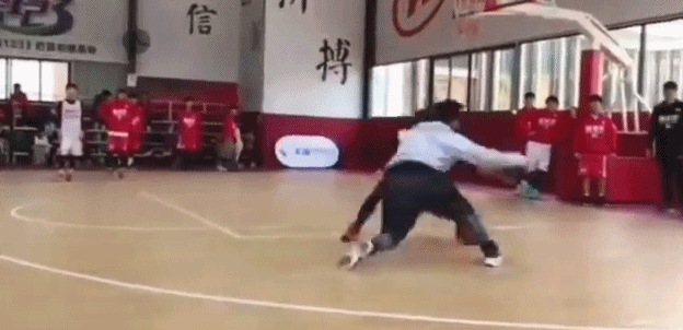 nba运球有哪些方式（果断收藏！NBA最常见的5个过人大法！学会2招横着走）