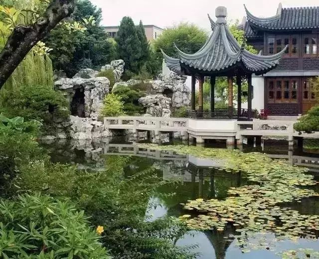 借用古典的手法，打造现代中式庭院