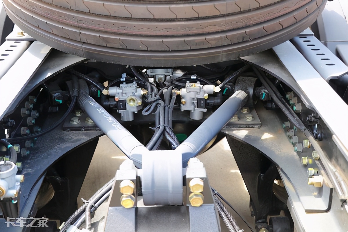 除了550马力自主动力链，汉马H9牵引车还有啥值得骄傲的