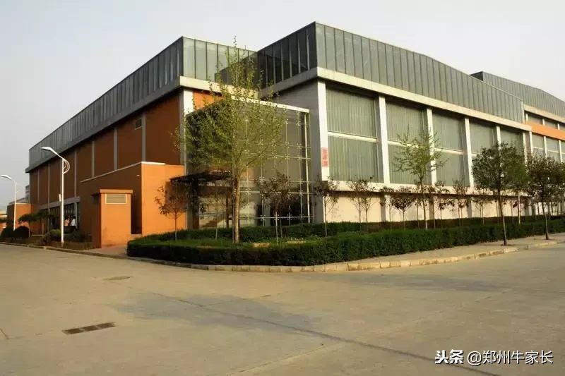 管理轻松但成绩拔尖，常年稳居郑州前三！这一所高中凭什么？