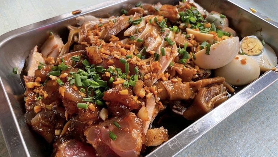 武汉这家夫妻卤菜店，风味十足花样多，一天500斤不够卖