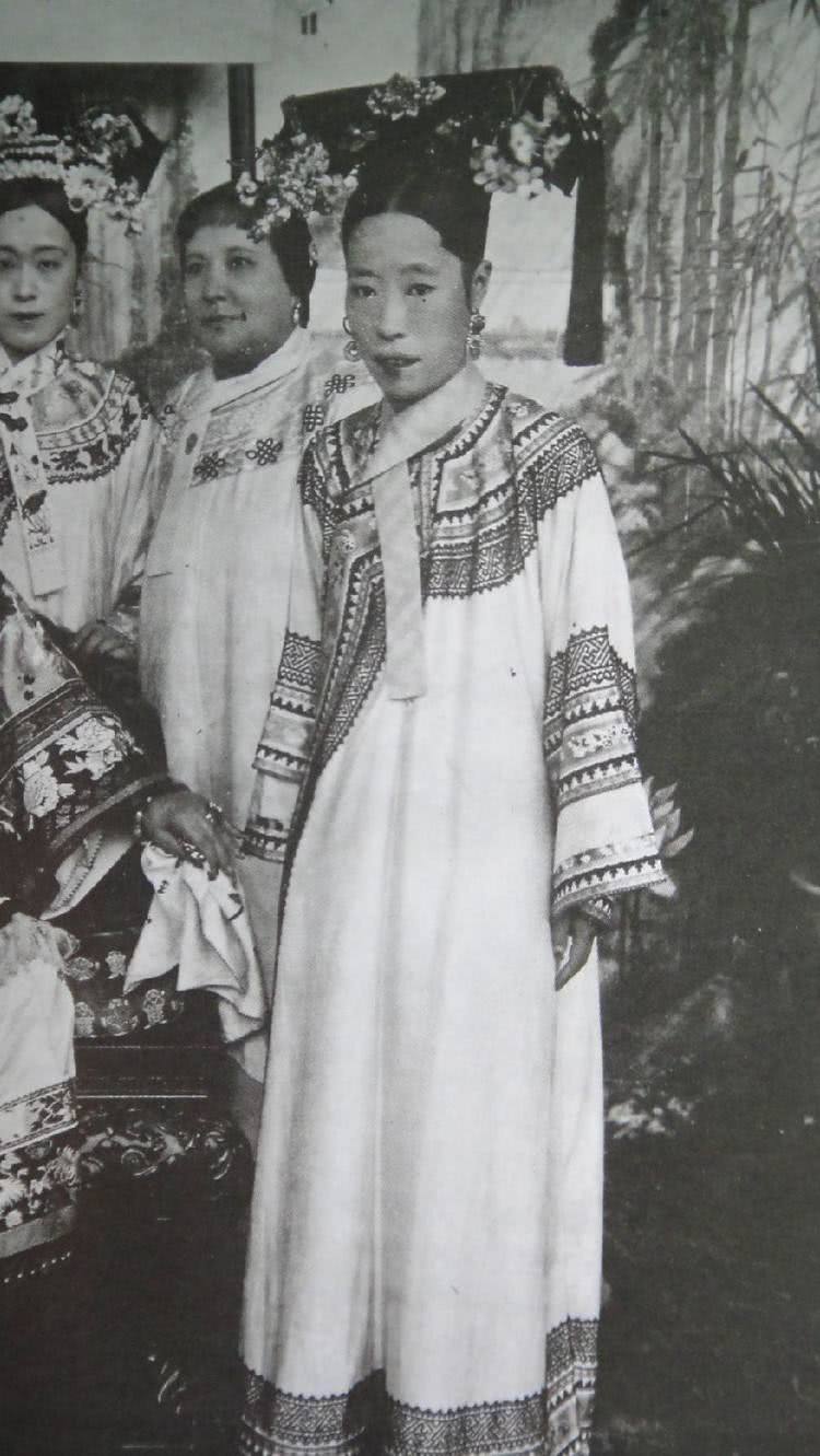 徒守半生活寡,险为国贼纳妾,清朝衰亡的守墓人:隆裕太后