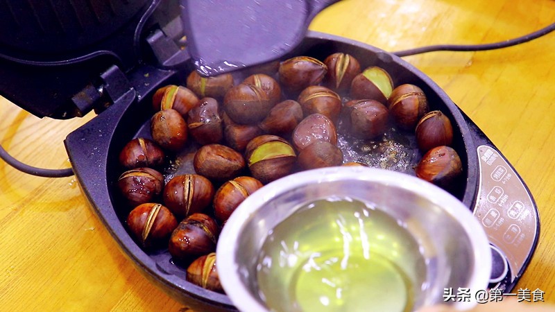 外面排队1小时！大厨教你在家做蜜糖板栗，简单3步，个个香甜软糯