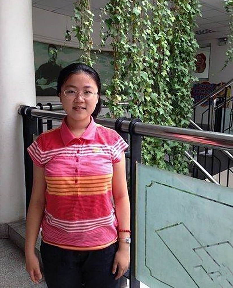 8年前，辽宁学霸刘丁宁放弃港大72万奖学金，退学二战实现北大梦