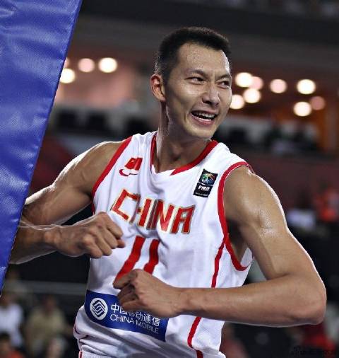 易建联为什么难在nba立足(易建联为何难立足NBA？本尊亲口回应原因，难怪他可扛起男篮大旗)