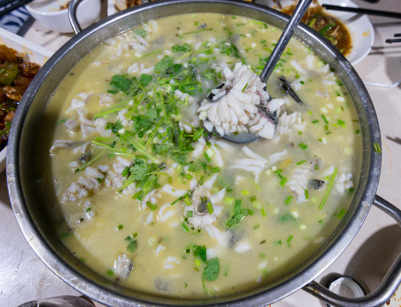 山城重庆，轻轨出行，玩转8D网红城市