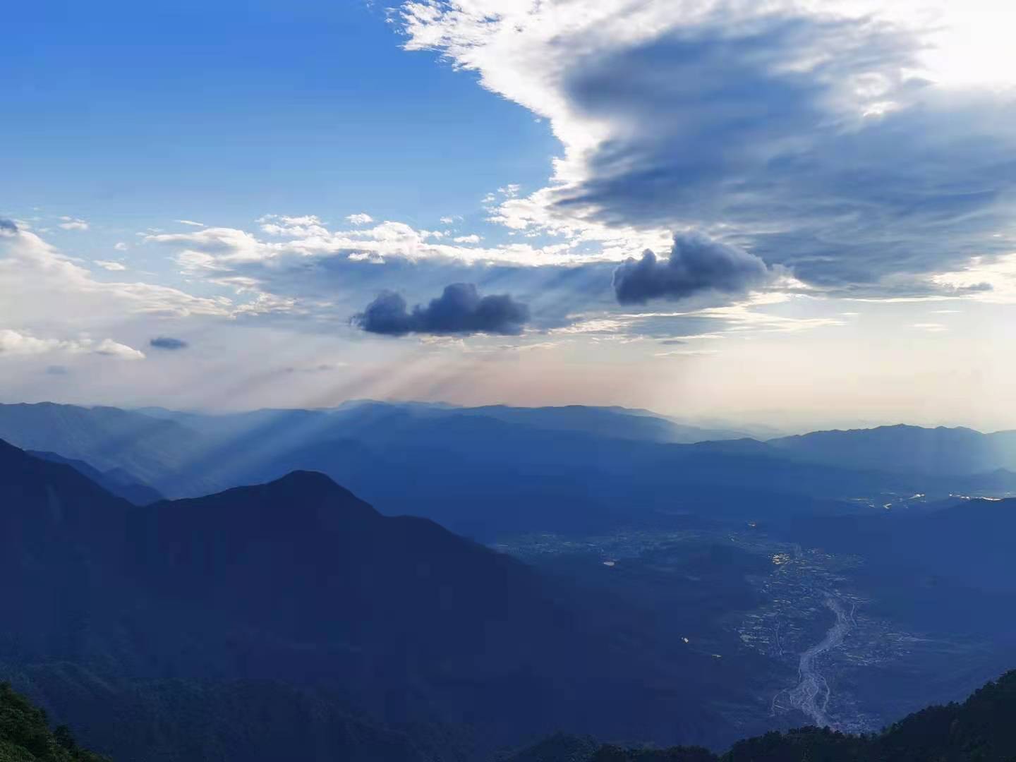 武功山海拔多少米(爱恨武功山，一生一定要去一次的徒步天堂)