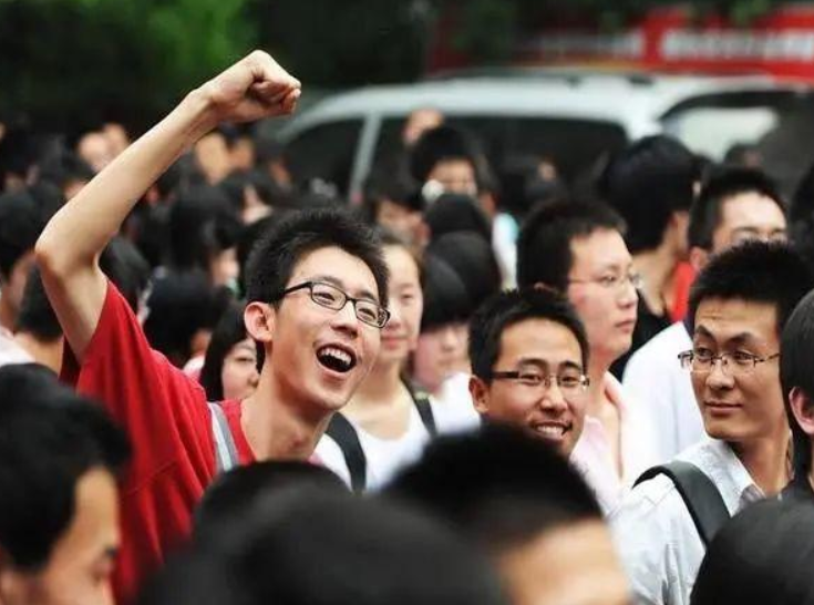 2021高考报名人数出炉，1078万学生同台竞争，400分还能上本科吗