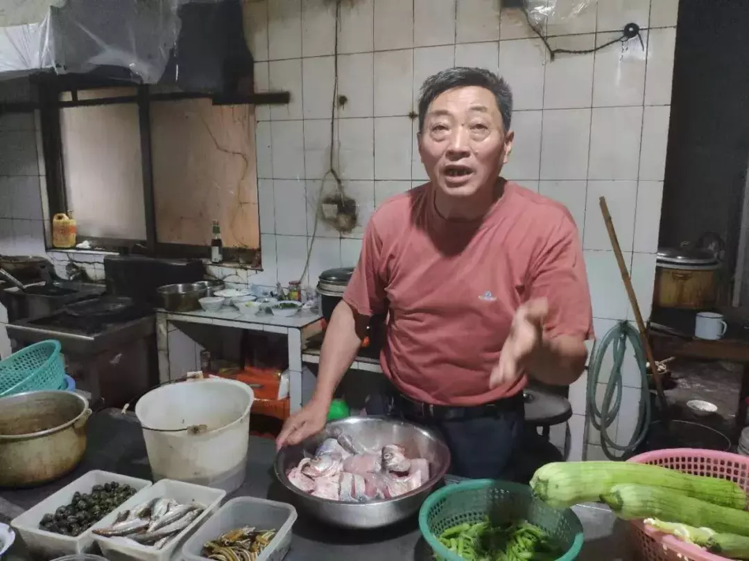 范厨师能吃上天鹅肉吗(无锡南泉乡厨，师从数位烹饪大师，口碑店一开24年，都有啥绝活？)