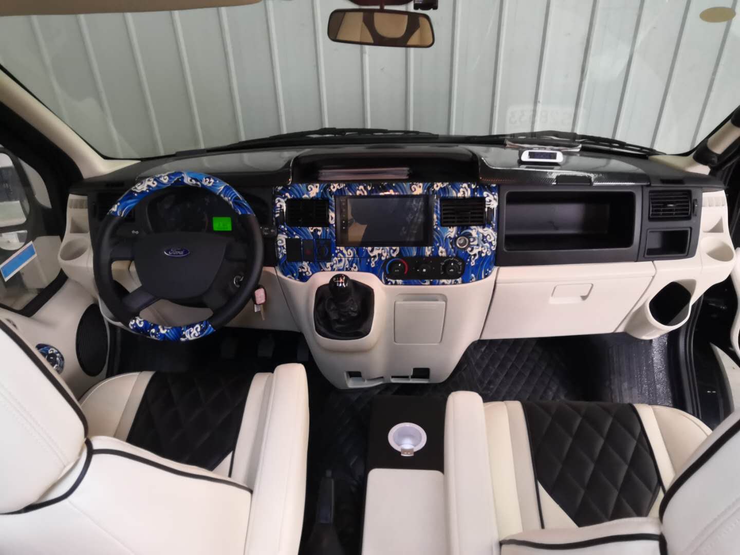 成功商务人士适用车推荐——江铃福特·新世代全顺豪华商旅车