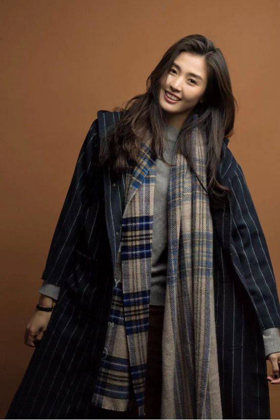 门将赵丽娜对这个失球有多大责任(前国脚一家五口挤