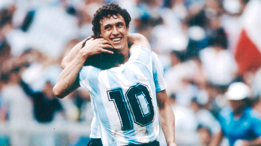 86年世界杯马拉多纳的队友(1986阿根廷世界杯冠军队成员现状：缅怀马拉多纳)