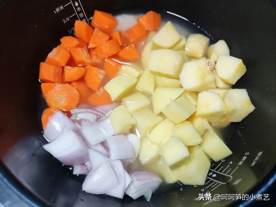 只要电饭煲就能做的咖喱饭，简单又好吃，快手还美味，适合新手党